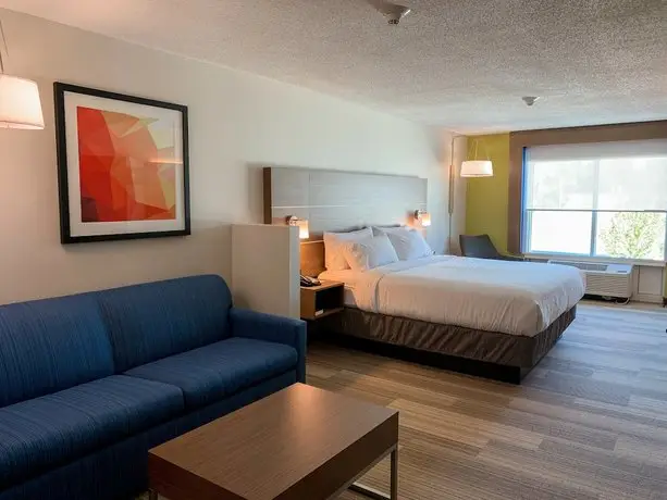 Holiday Inn Express & Suites Lexington Downtown Area-Keeneland 