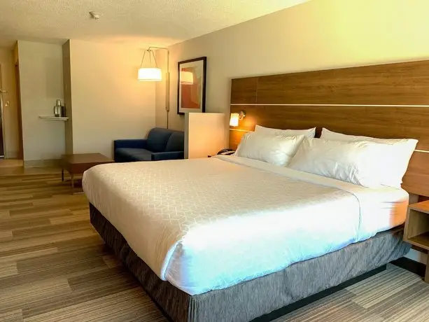 Holiday Inn Express & Suites Lexington Downtown Area-Keeneland 