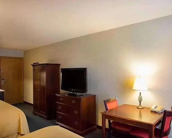 Quality Inn & Suites Forest Park Cincinnati 