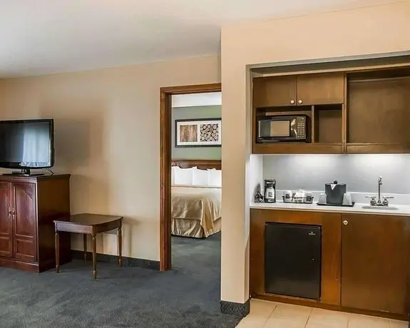 Quality Inn & Suites Forest Park Cincinnati 