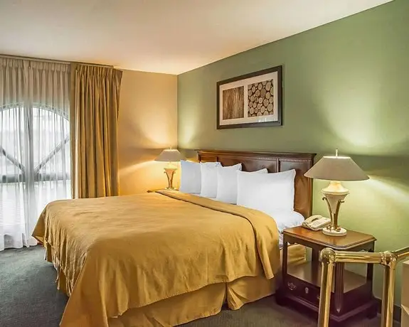 Quality Inn & Suites Forest Park Cincinnati 