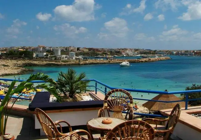 Hotel Il Faro Della Guitgia Tommasino 