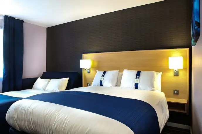 Holiday Inn Express Manchester Airport 