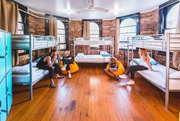 Nomads Brisbane Hostel 