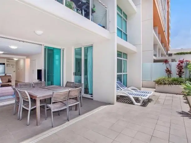 Kirra Surf Apartment 