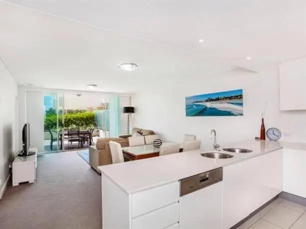 Kirra Surf Apartment 