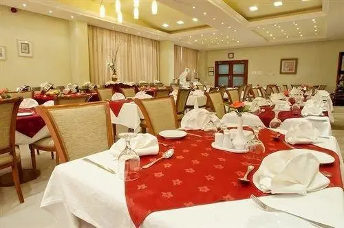 Safeer Plaza Hotel Apartments 