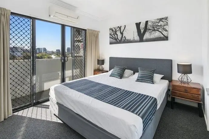 Kangaroo Point Central Hotel & Apartments 