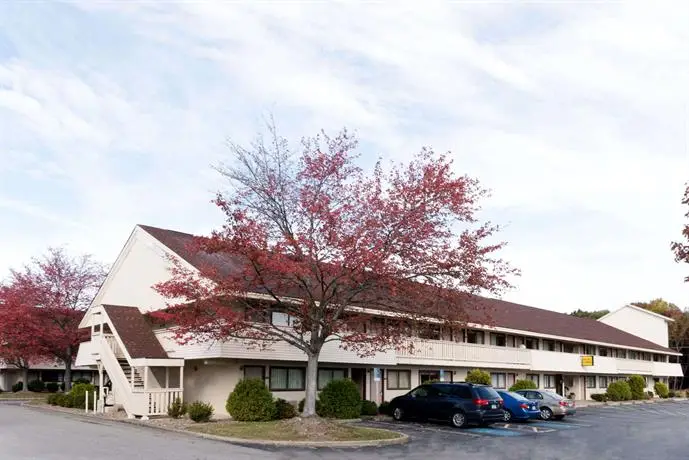 Super 8 by Wyndham Strongsville Cleveland