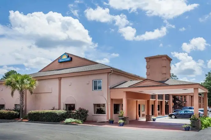 Days Inn by Wyndham Columbia