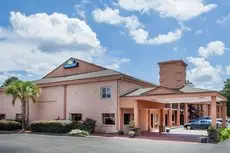 Days Inn by Wyndham Columbia 