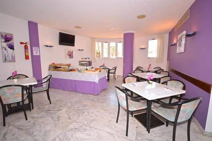 Hostal Residencia Molins Park 