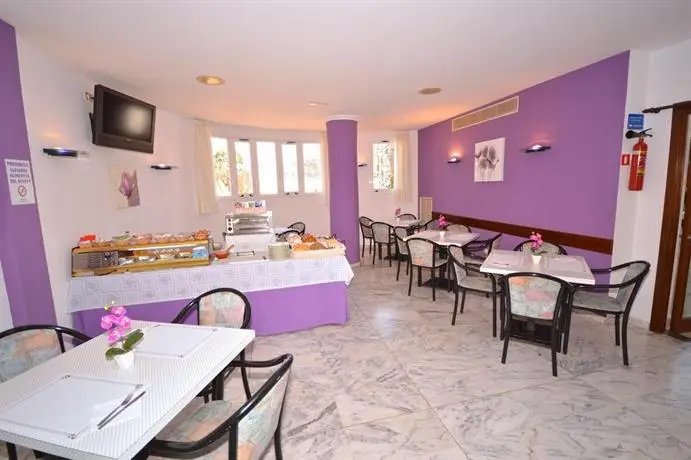 Hostal Residencia Molins Park 