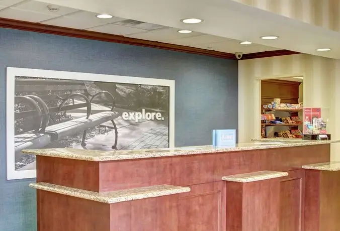 Hampton Inn and Suites Alexandria