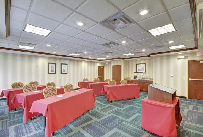 Hampton Inn and Suites Alexandria 