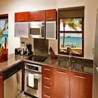 El Faro Oceanfront Apartments 