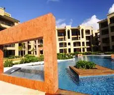 El Faro Oceanfront Apartments 