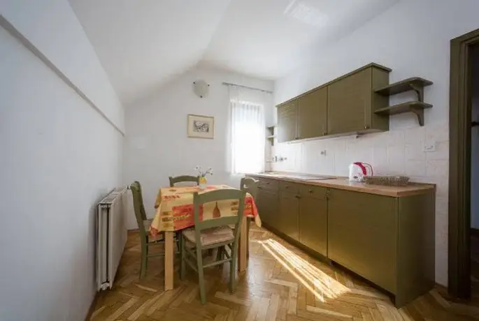 Apartment House Berghi 