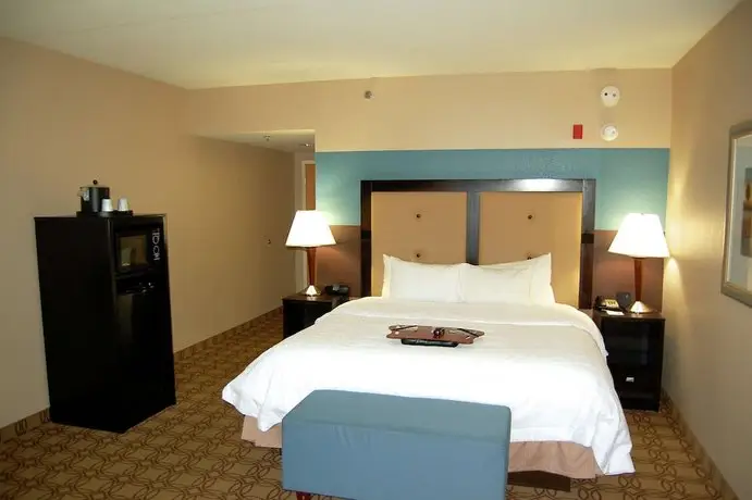 Hampton Inn & Suites Charlotte-Airport 