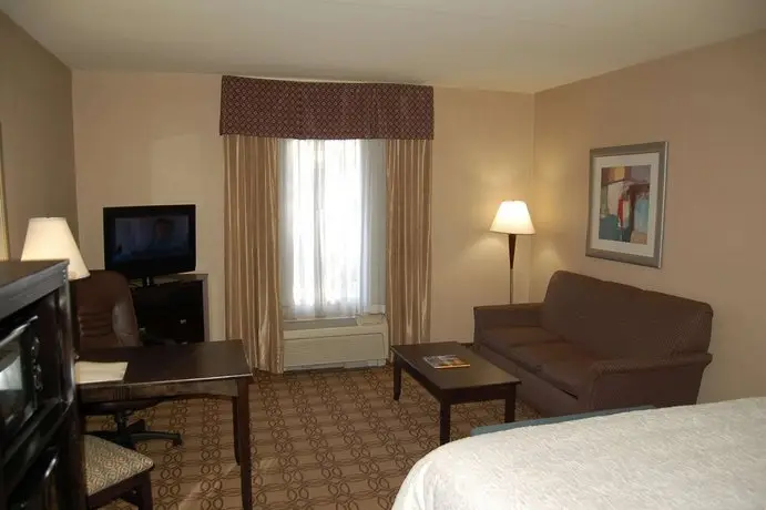 Hampton Inn & Suites Charlotte-Airport 