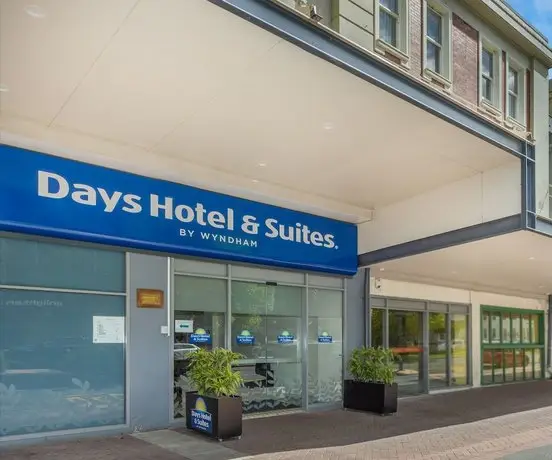 Days Hotel and Suites Hamilton 