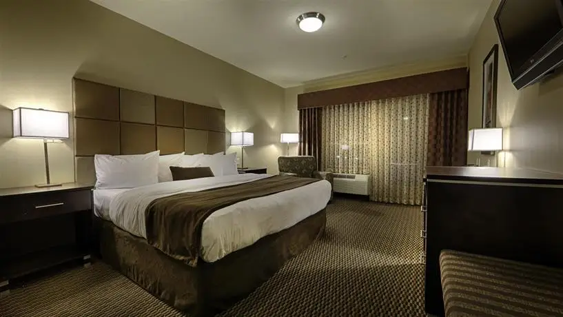 Best Western PLUS Wine Country Hotel & Suites 