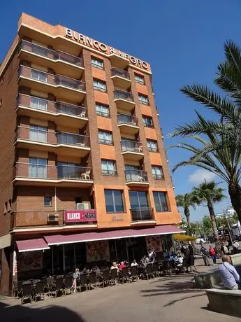 Apartamentos Blanco y Negro Lloret de Mar