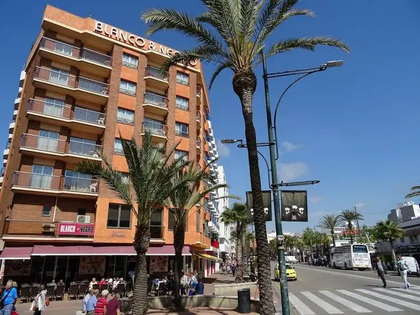 Apartamentos Blanco y Negro Lloret de Mar 