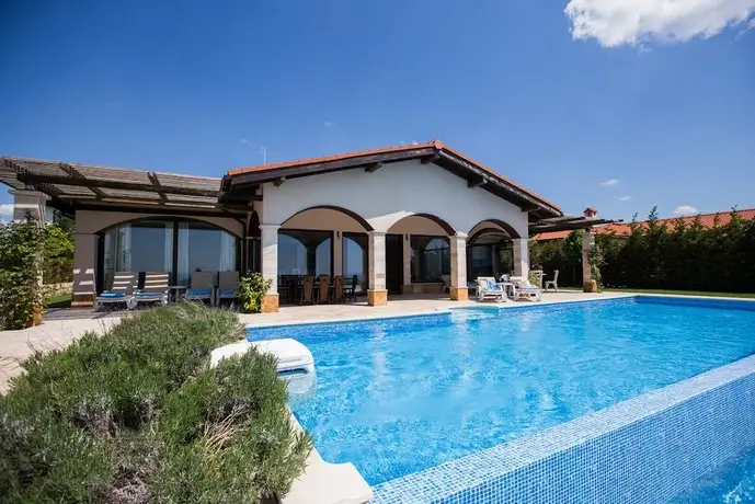 BlackSeaRama Golf & Villas 