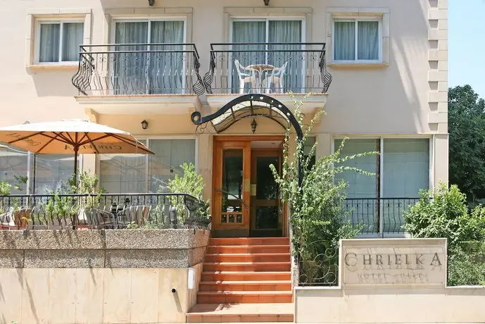 Chrielka Hotel Suites