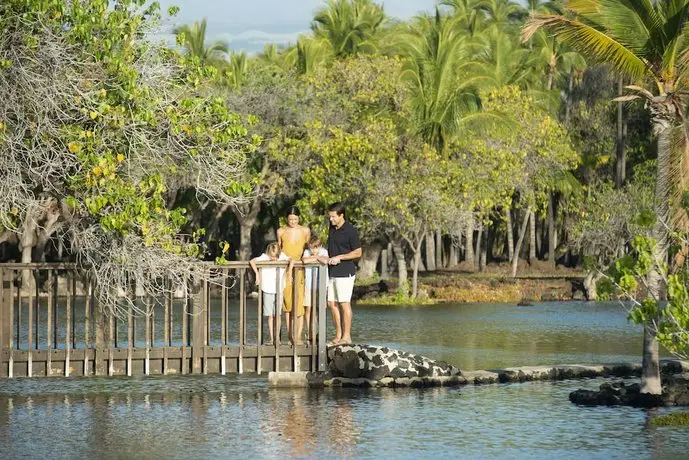 Mauna Lani Bay Hotel & Bungalows 