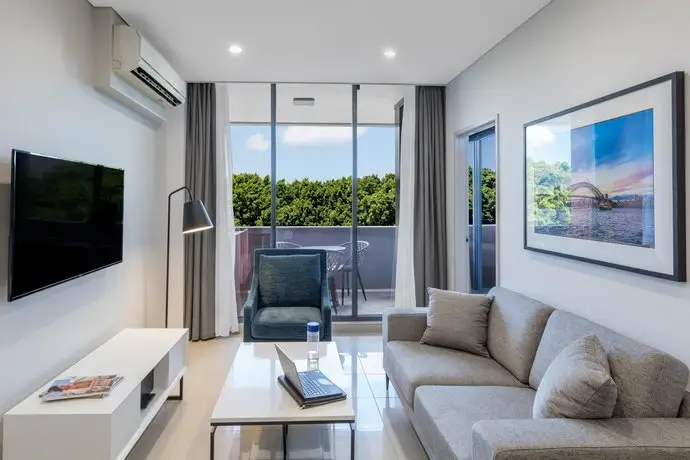 Meriton Suites Waterloo 