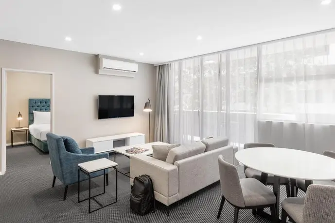 Meriton Suites Waterloo 