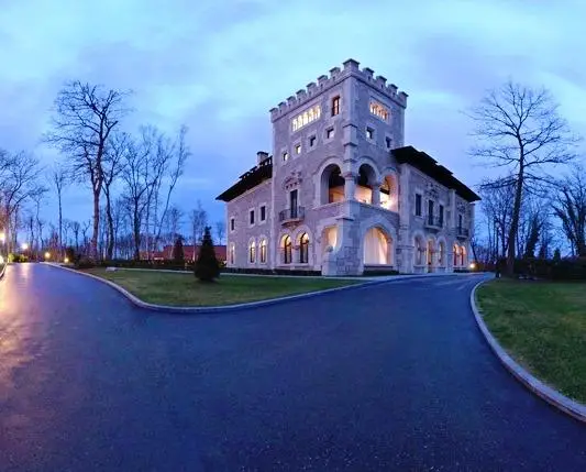 Castillo Del Bosque La Zoreda 