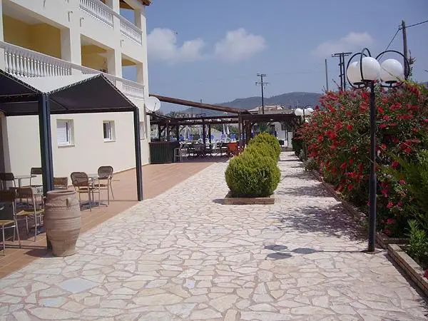 Pelouzo Hotel 