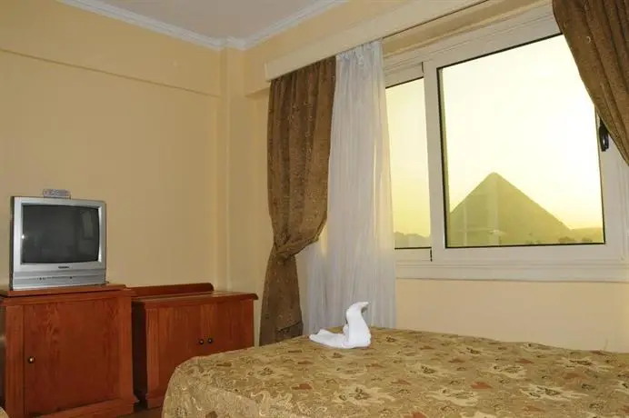 Tiba Pyramids Hotel 