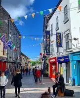 Snoozles Quay Street Tourist Hostel 