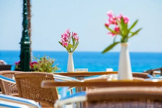 Xenios Dolphin Beach Hotel 