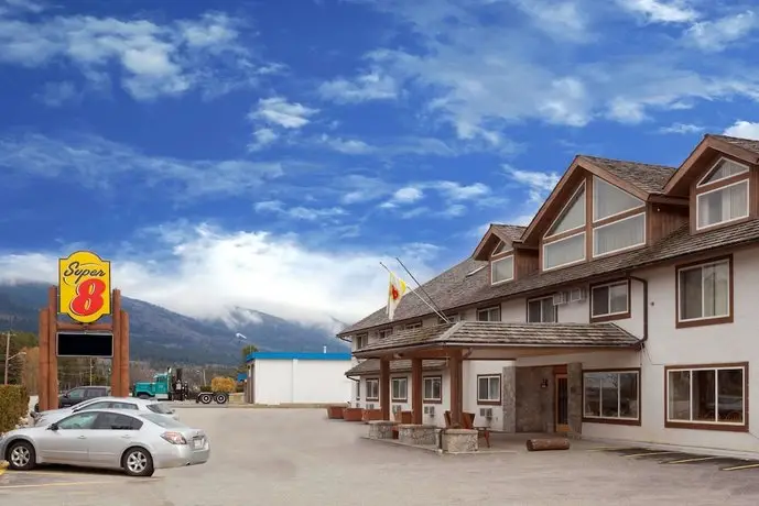 Super 8 by Wyndham Valemount Hotel