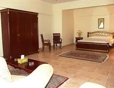 Al Sadd Suites Hotel 