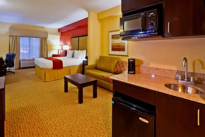 Holiday Inn Express Nashville-Opryland 