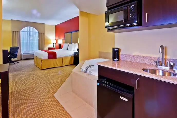 Holiday Inn Express Nashville-Opryland 