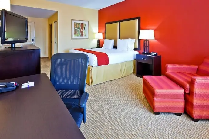 Holiday Inn Express Nashville-Opryland 