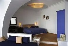 Meltemi Luxury Suites 