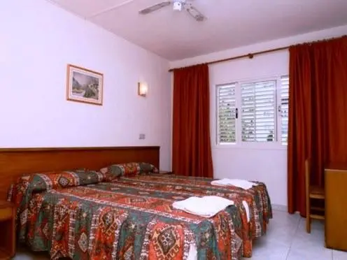 Apartamentos Oasis Sa Tanca