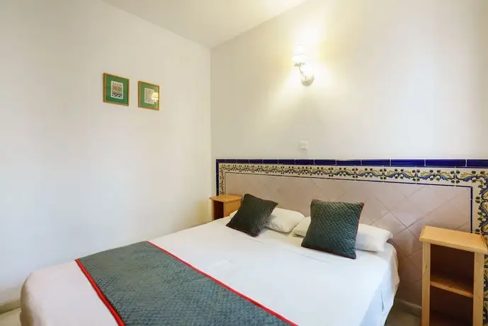 Apartamentos Pepe Mesa 