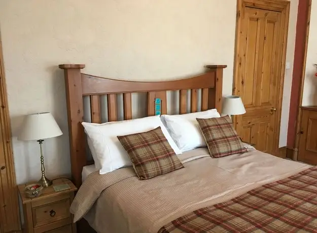 Rossmount Guest House 