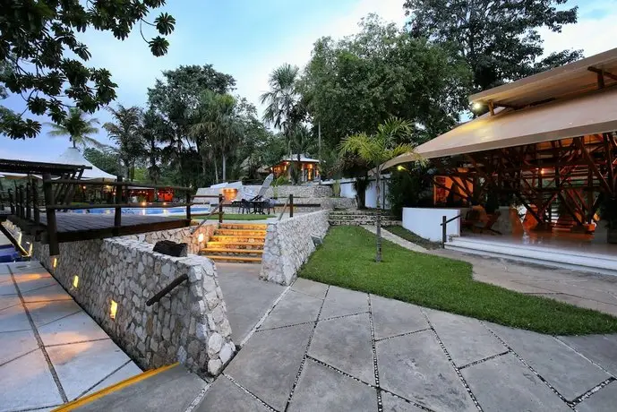 Villa Maya Flores