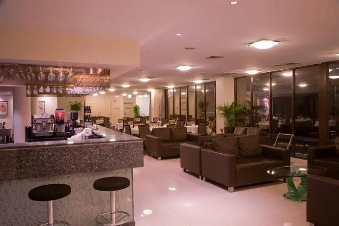 Best Western Plus Garden City Hotel 