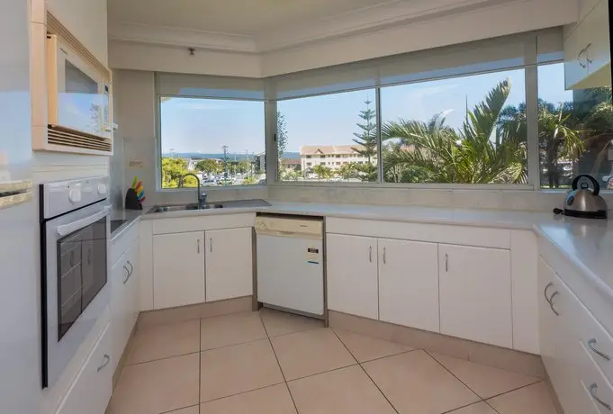 Burleigh Surf Apartments 